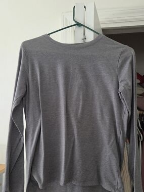 Womens Long-Sleeve Crewneck Shirt - Gray